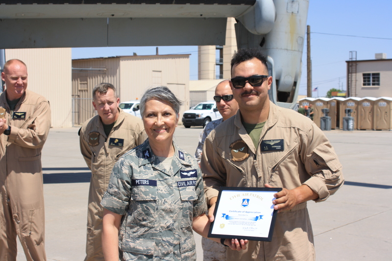 Wing commander presents certificate to US Marine in appreciation for the Osprey Tour and Service (photo by Lt Roth)